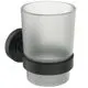 Zahnbecher aus satiniertem Glas, montiert an einer Wandhalterung, mit einem schwarzen Haltering. Hersteller: Ideal Standard.